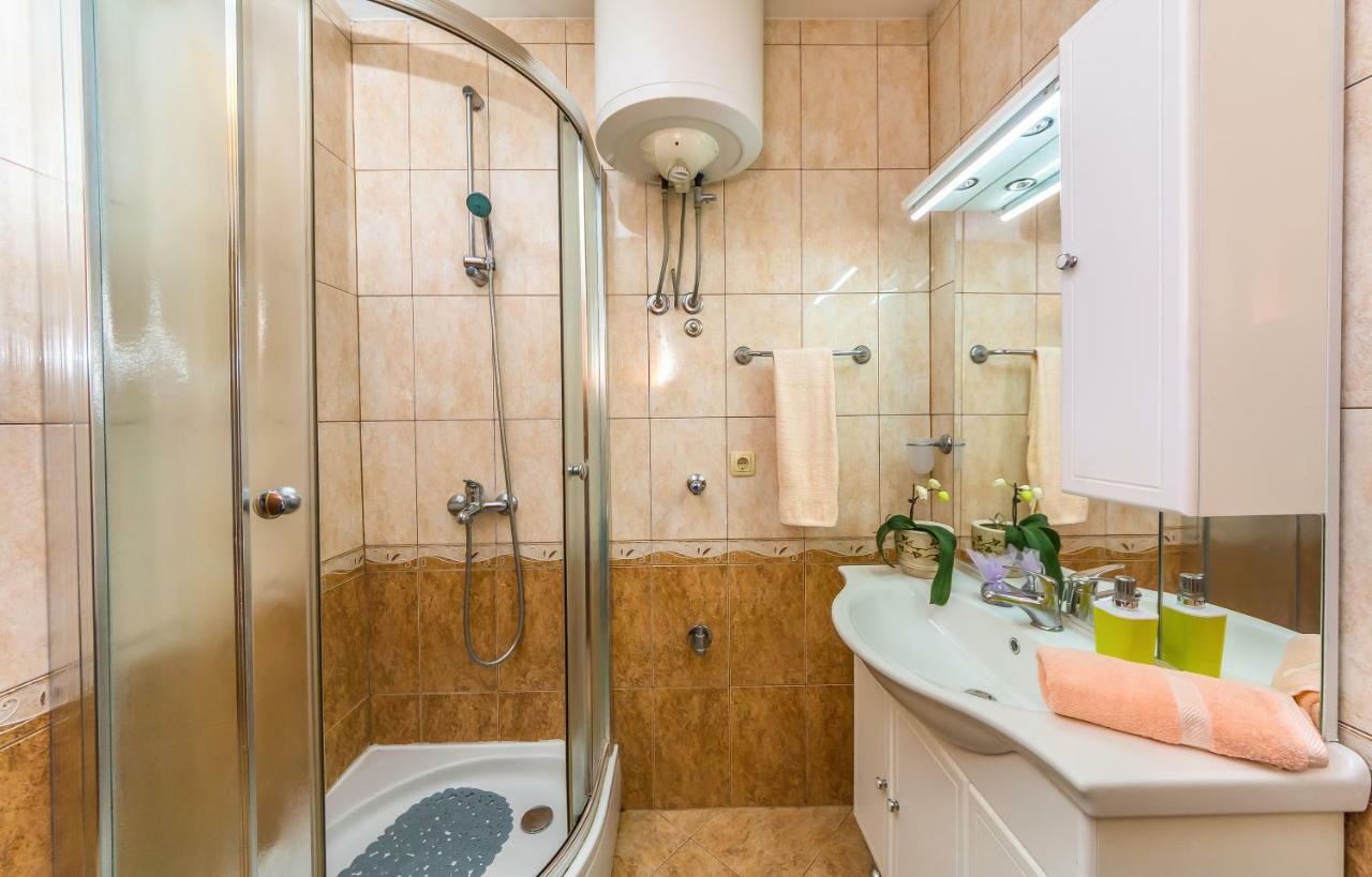 סלאטינה Apartment Leut With Spacious Terrace And Sea View מראה חיצוני תמונה
